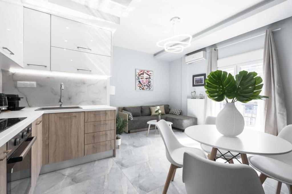 Soleggiato Minimal Apartment Thessaloníki Luaran gambar
