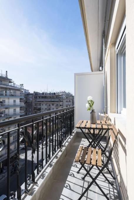 Soleggiato Minimal Apartment Thessaloníki Luaran gambar